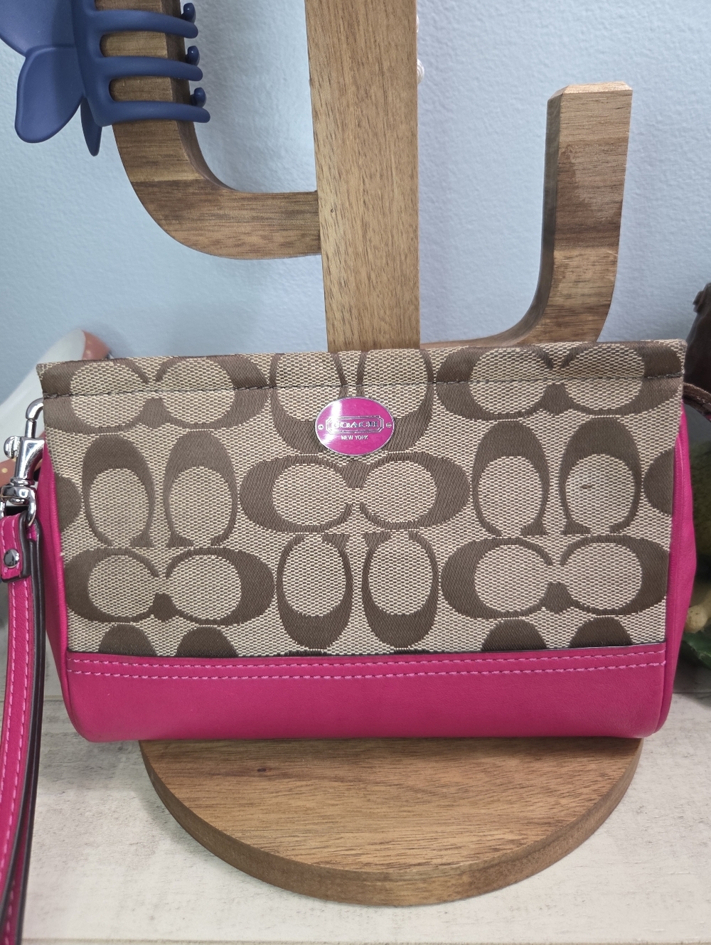 Coach Brown Signature Canvas with Hot Pink Leather Wristlet Clutch,EUC - Picture 3 of 14